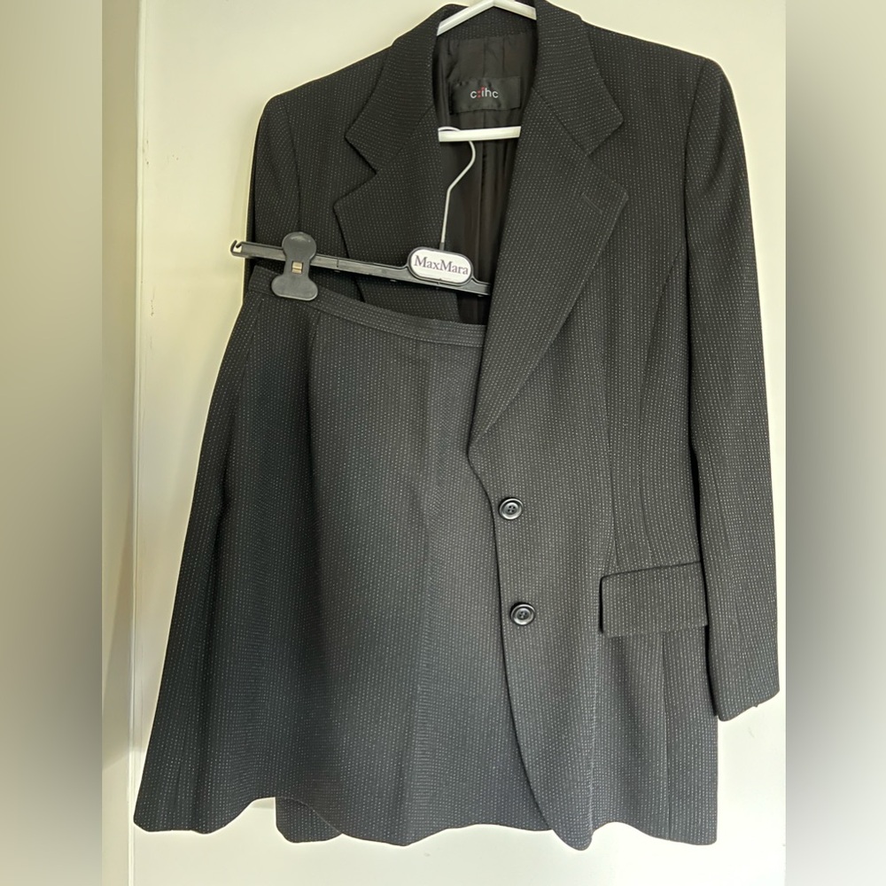 Like New Black& White Striped Dress Suit 2pcs ( jacket and skirt)